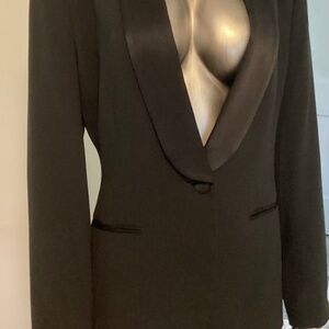 Aritzia Women’s size 8 2 piece satin trimmed tuxedo suit